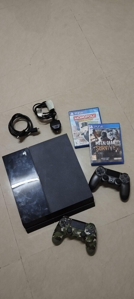 playstation 4 console - 2