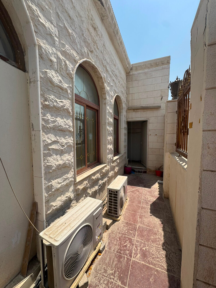 Villa for sale in Al-Lagta - 3