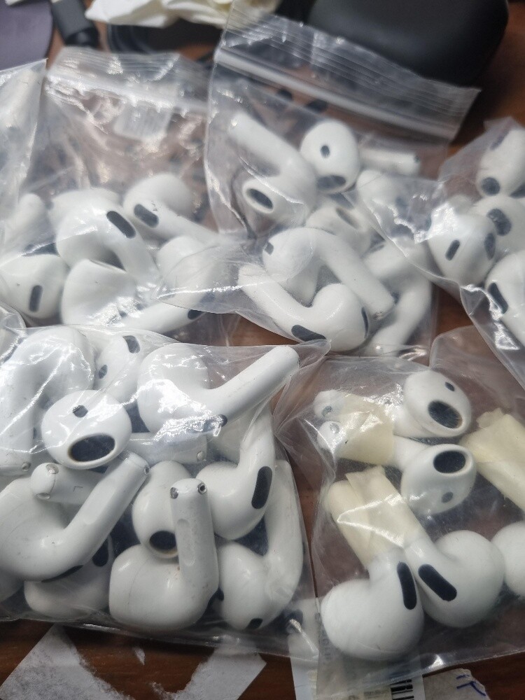 Original airpods all kind off av - 3