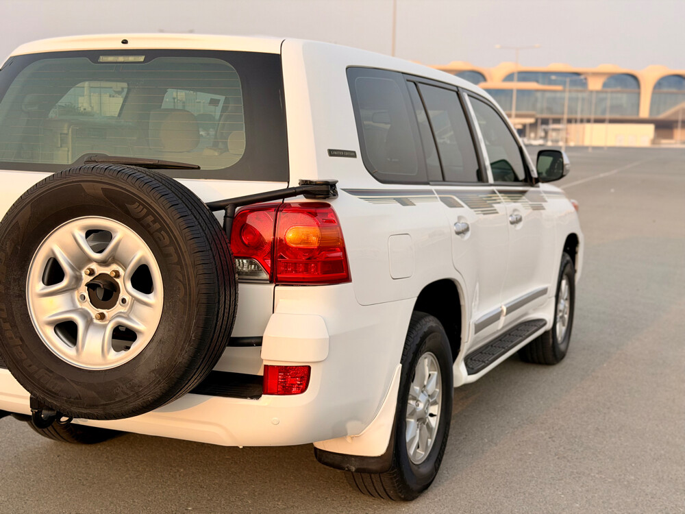 Toyota Land Cruiser GXR V8 - 7