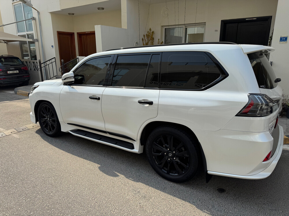 lexus lx 570 black edition - 5