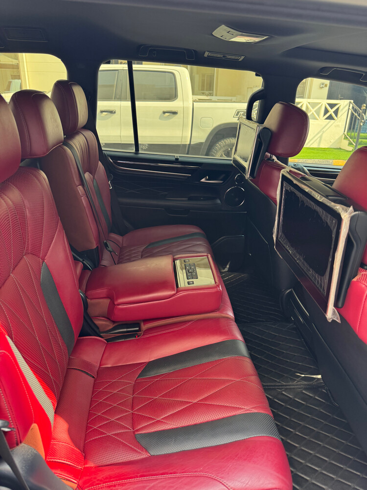 lexus lx 570 black edition - 4