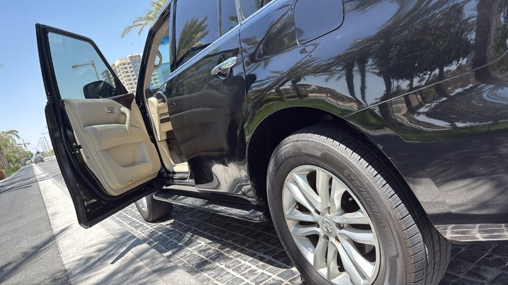 NISSAN PETROL V8 2013 SALE URGENT - 4