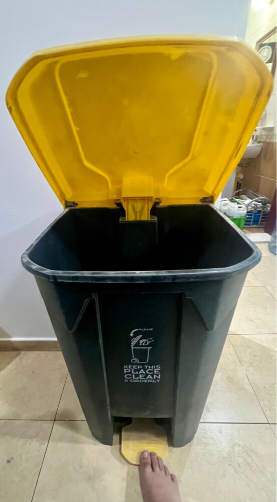 100L Garbage Bin with pedals - 2
