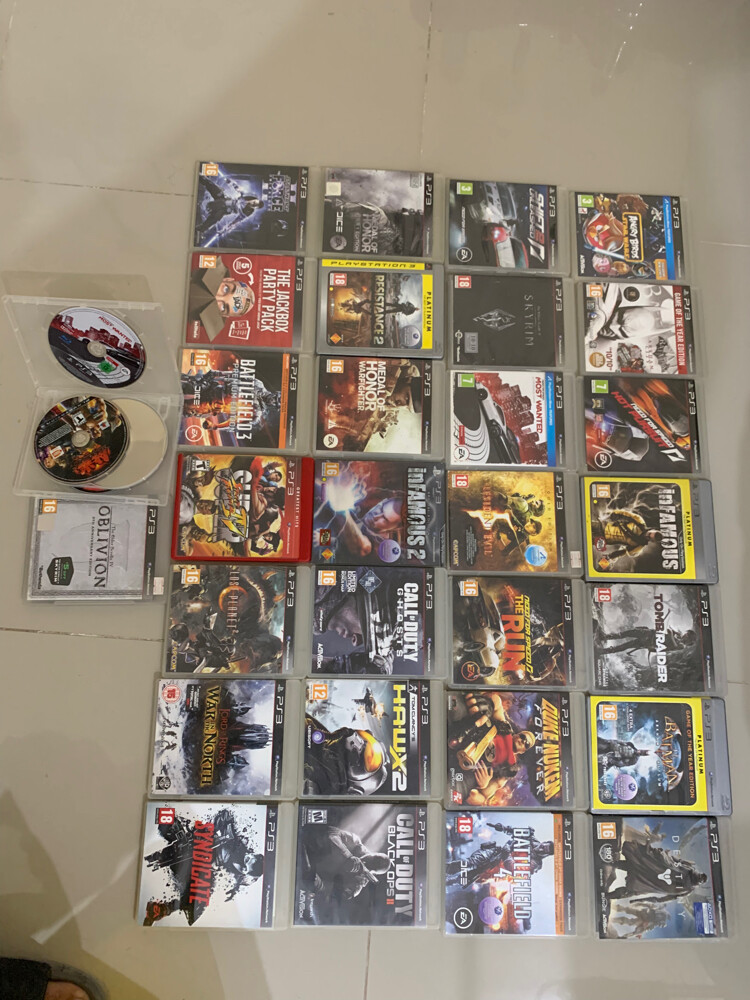 PS3 with many Games. - 4