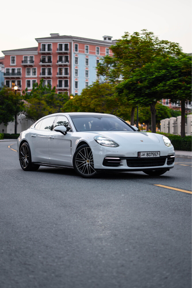 Porsche Panamera 4 Executive  - 1
