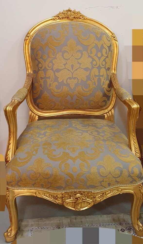 good condition table - 2