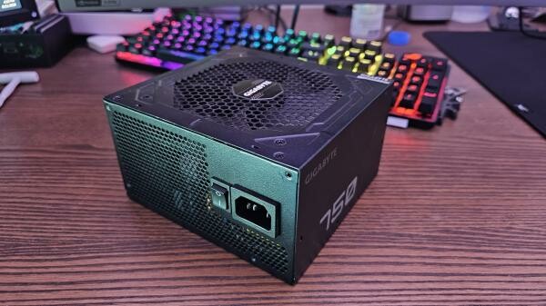 GIGABYTE P750GM 750W ATX - 3