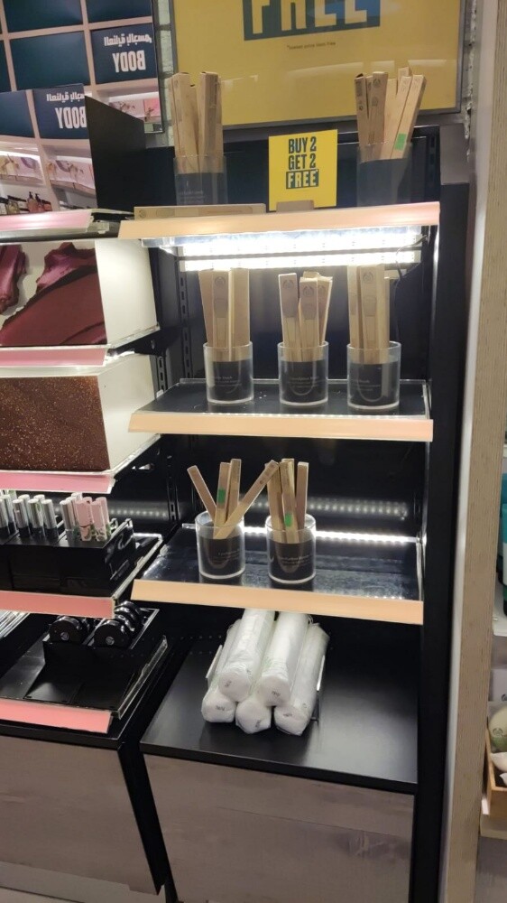 makeup artist - 1