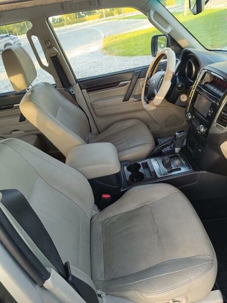 Mitsubishi Pajero 2018 - For Sale - 3