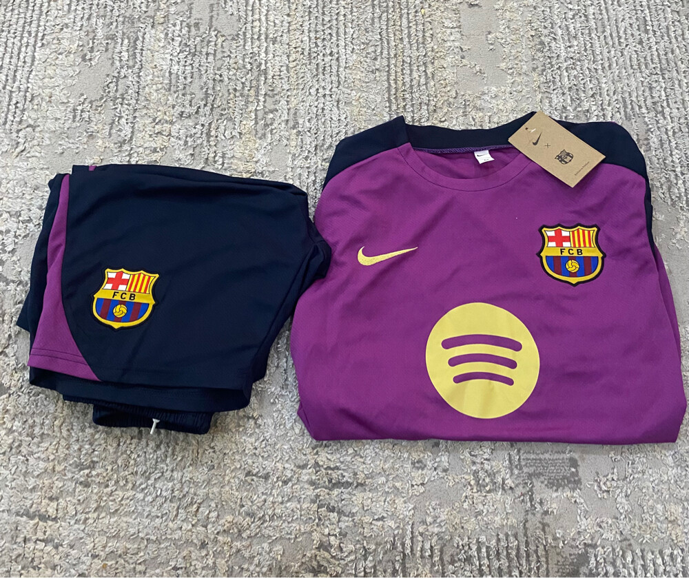  football t shirt/ football boots  - 13