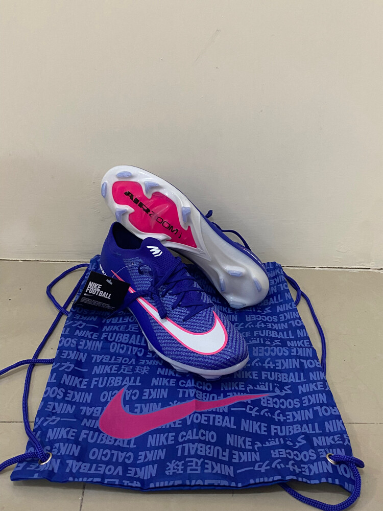  football t shirt/ football boots  - 4