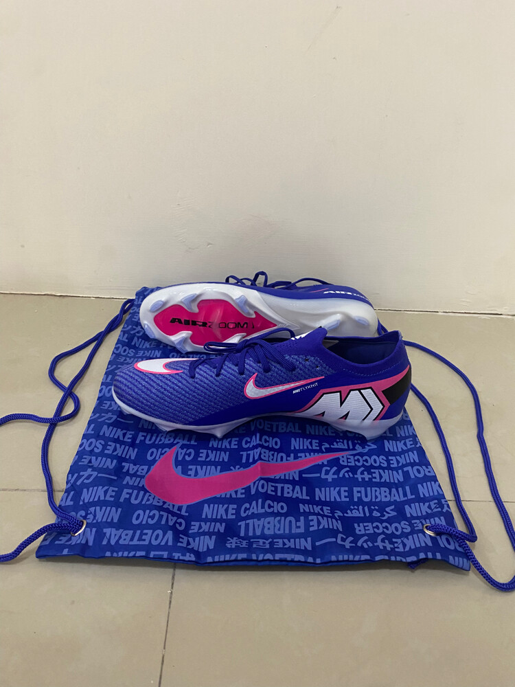  football t shirt/ football boots  - 6