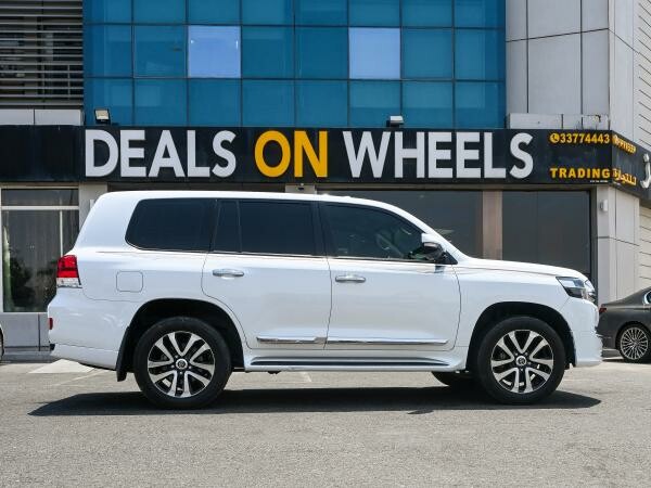 Land Cruiser GXR Grand Touring - 3