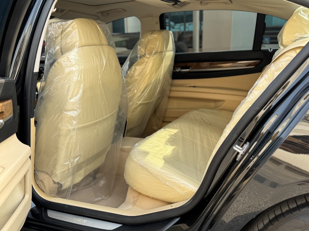 BMW 740Li low kms - 7