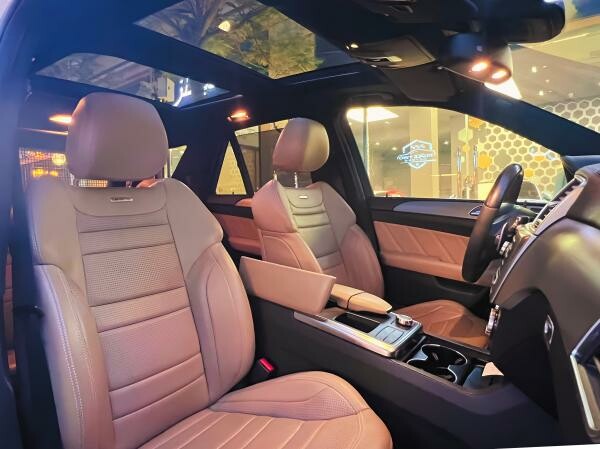 Mercedes Benz  ML63 AMG - 8