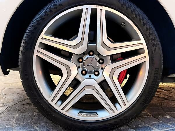 Mercedes Benz  ML63 AMG - 5