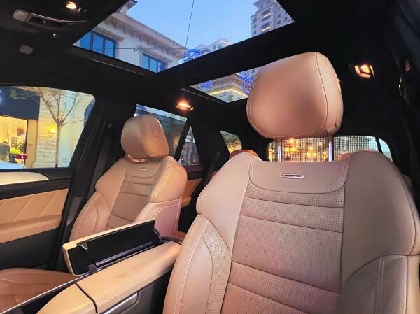 Mercedes Benz  ML63 AMG - 9
