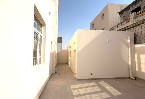 LARGE FAMILY HOME | PRIME LOCATION - 9