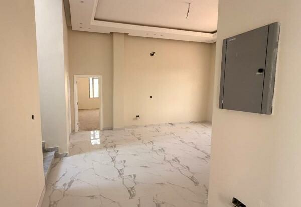 LARGE FAMILY HOME | PRIME LOCATION - 5