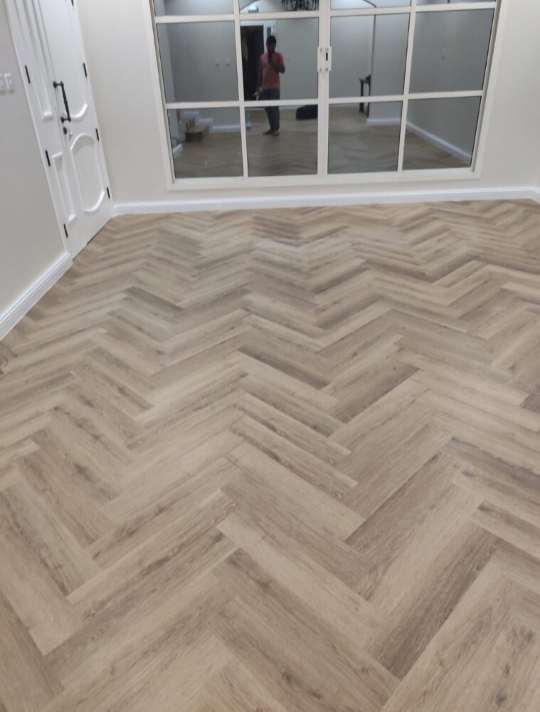 Zic zag parquet flooring. - 3