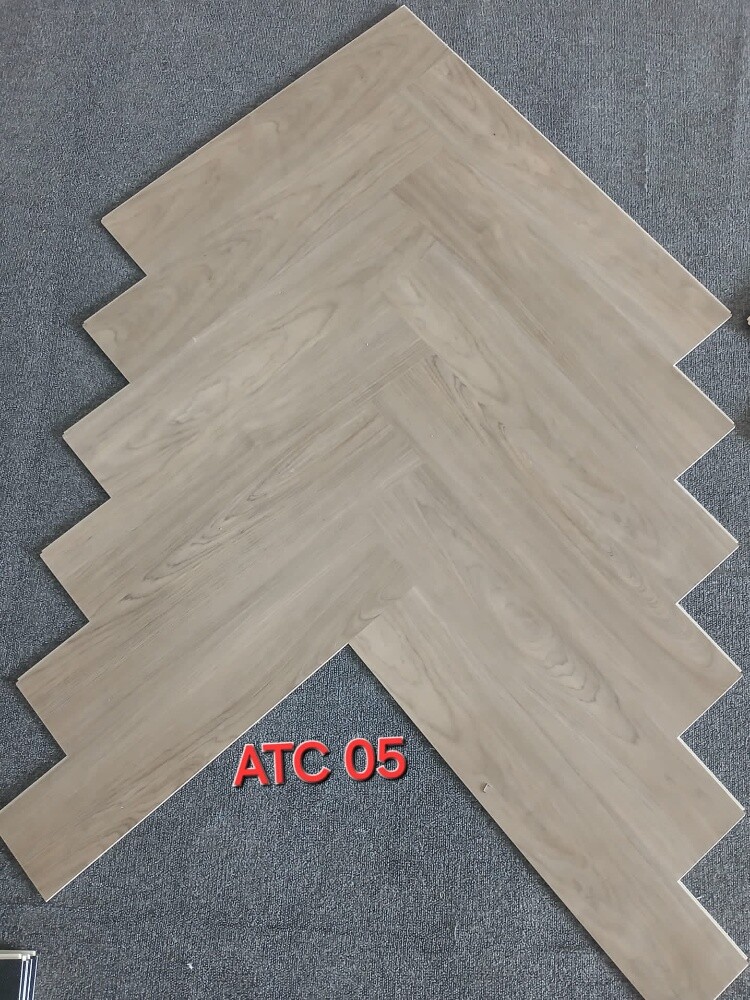 Zic zag parquet flooring. - 6