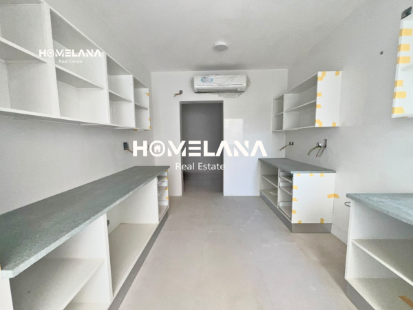 Al Duhail- New -7 BR+Annex - 5