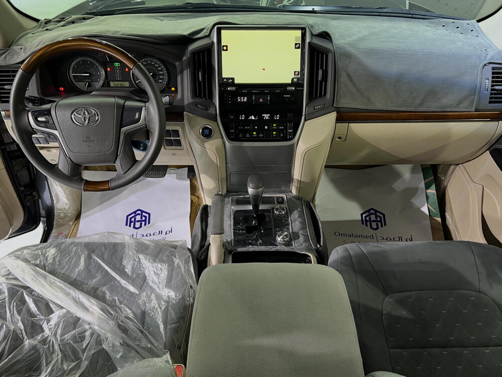 TOYOTA GXR V8 - 3
