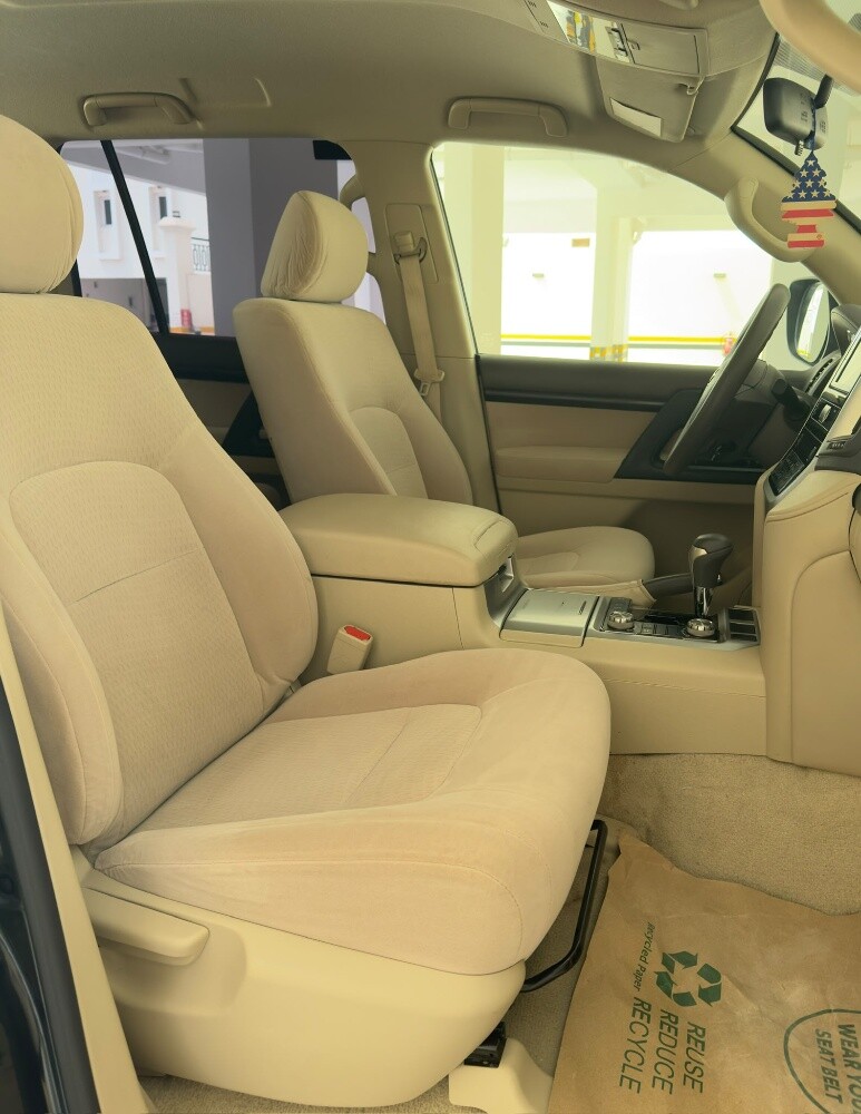 land cruiser black 2020 - 6