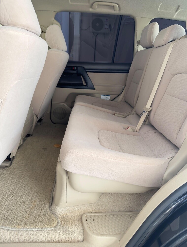 land cruiser black 2020 - 4