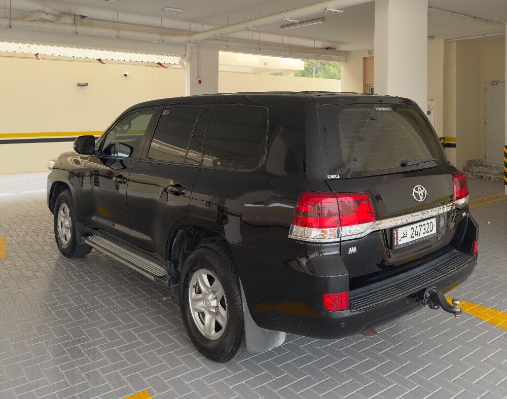 land cruiser black 2020 - 2