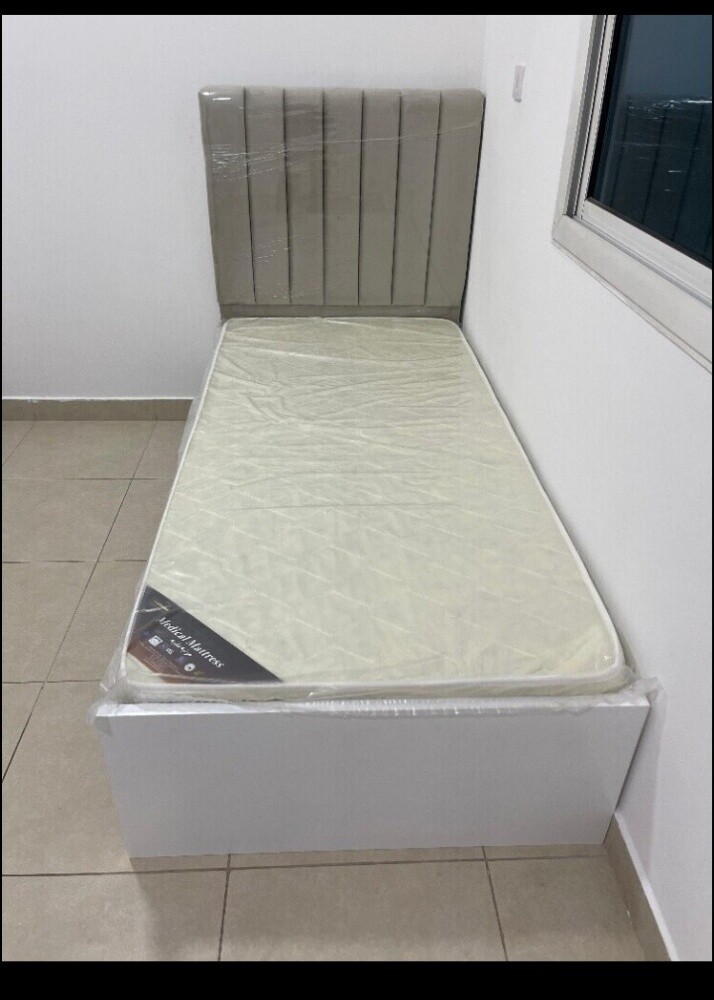 سرير مزدوج مع مرتبة للبيع - 3