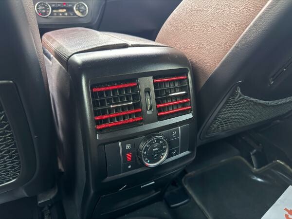 2014 Mercedes-Benz ML500 V8 - 8