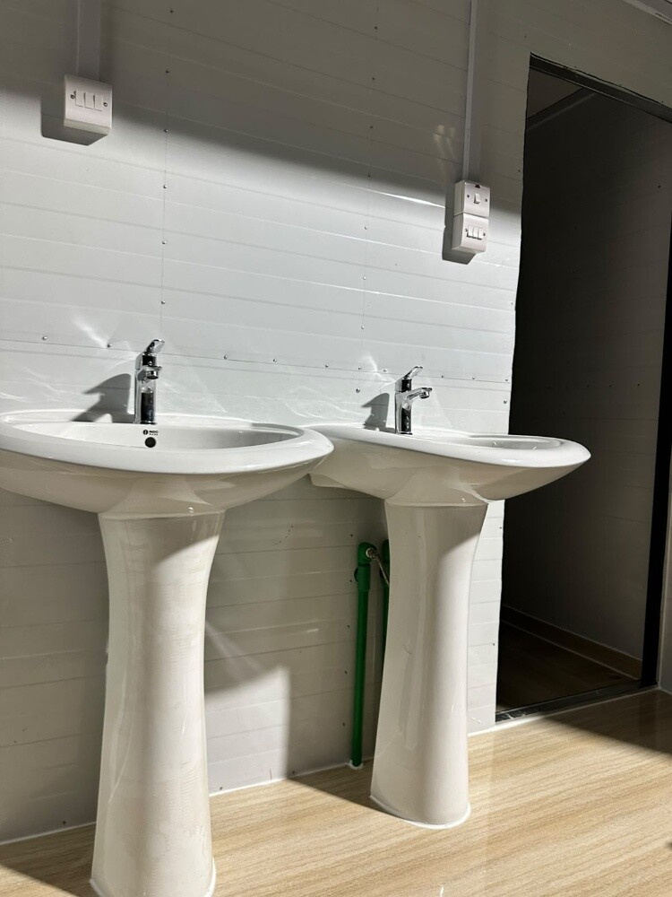 cabin caravan room ketechin toilet - 3