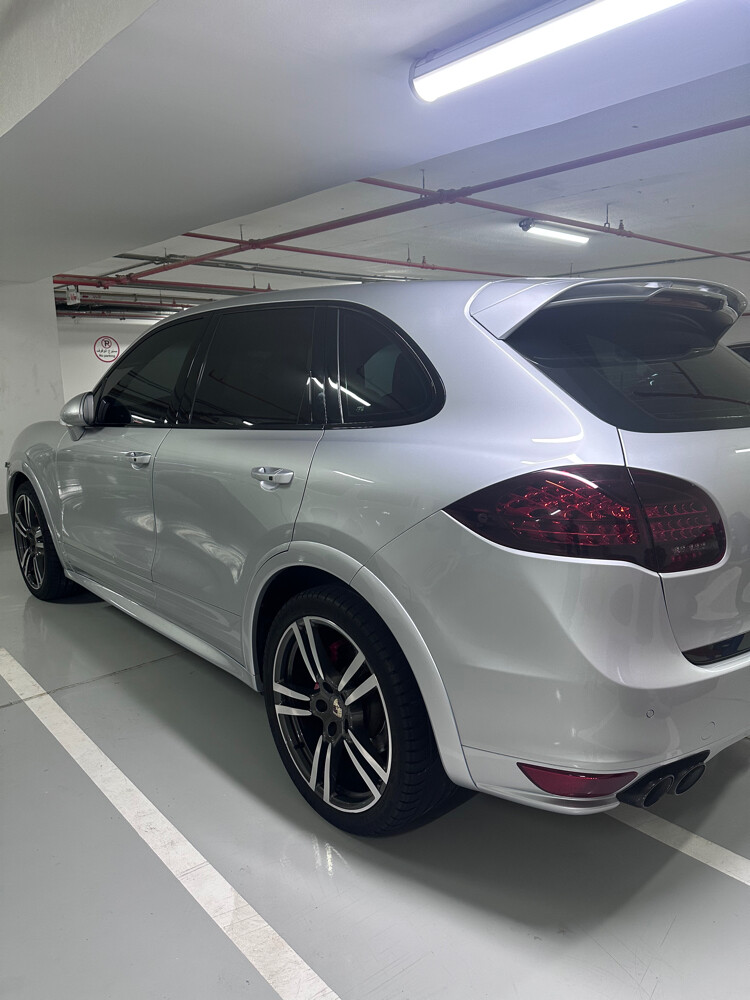 Porshe Cayenne - 2