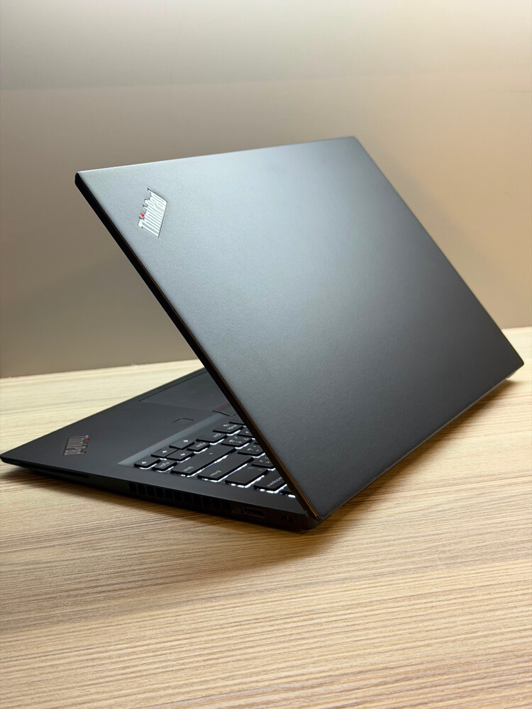 Lenovo ThinkPad T495s - 8