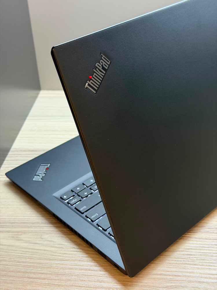 Lenovo ThinkPad T495s - 2