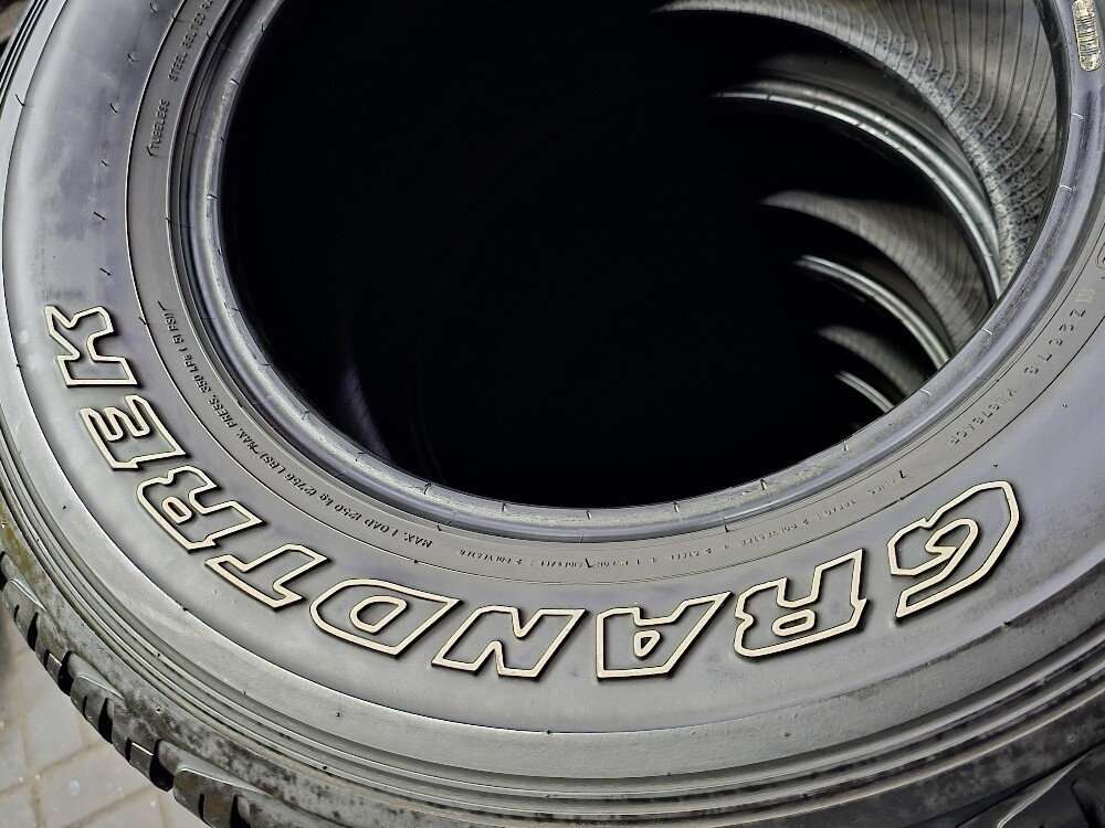 285-65-17,,,,,Dunlop brand - 7
