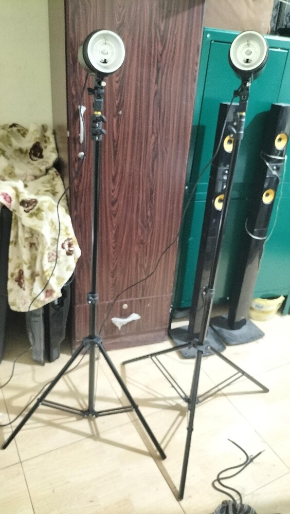 Professiona Studio Lighting & Phot - 1