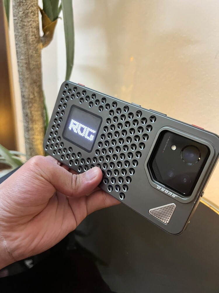 Asus ROG Phone 8 Pro - 8