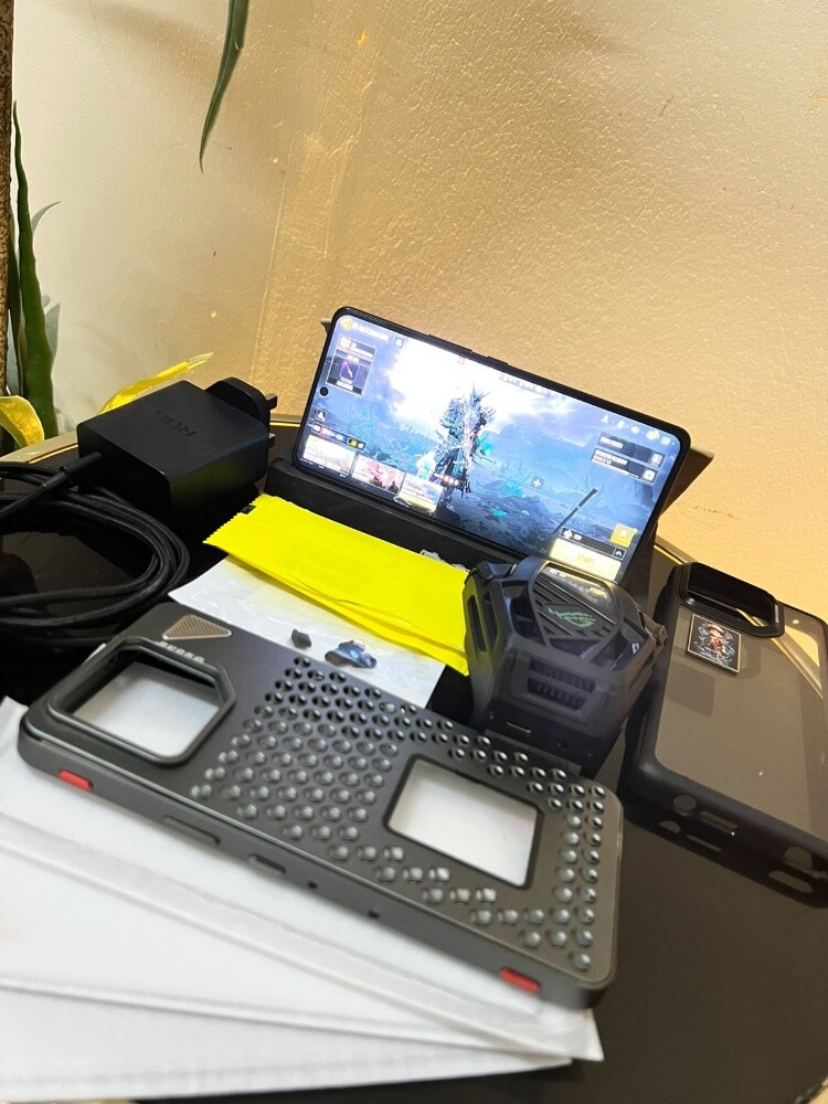 Asus ROG Phone 8 Pro - 4