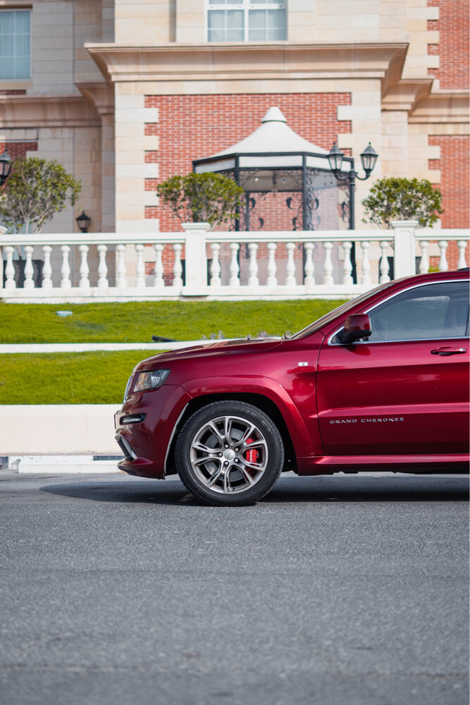 Jeep Grand Cherokee SRT  - 5