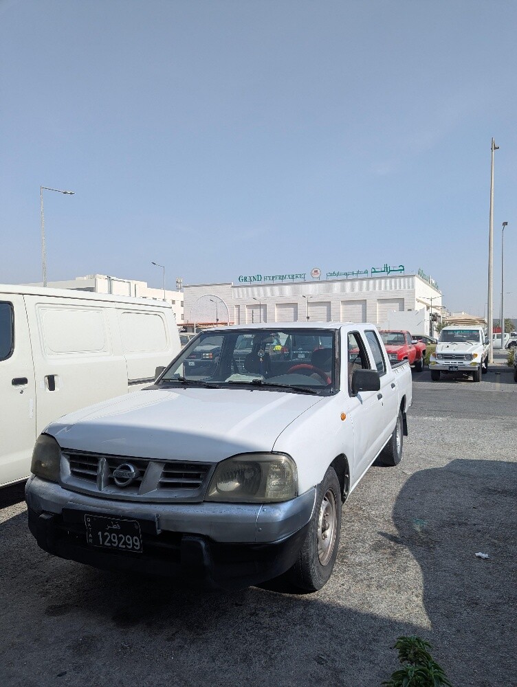 Nissan pickup 2006 model - 2