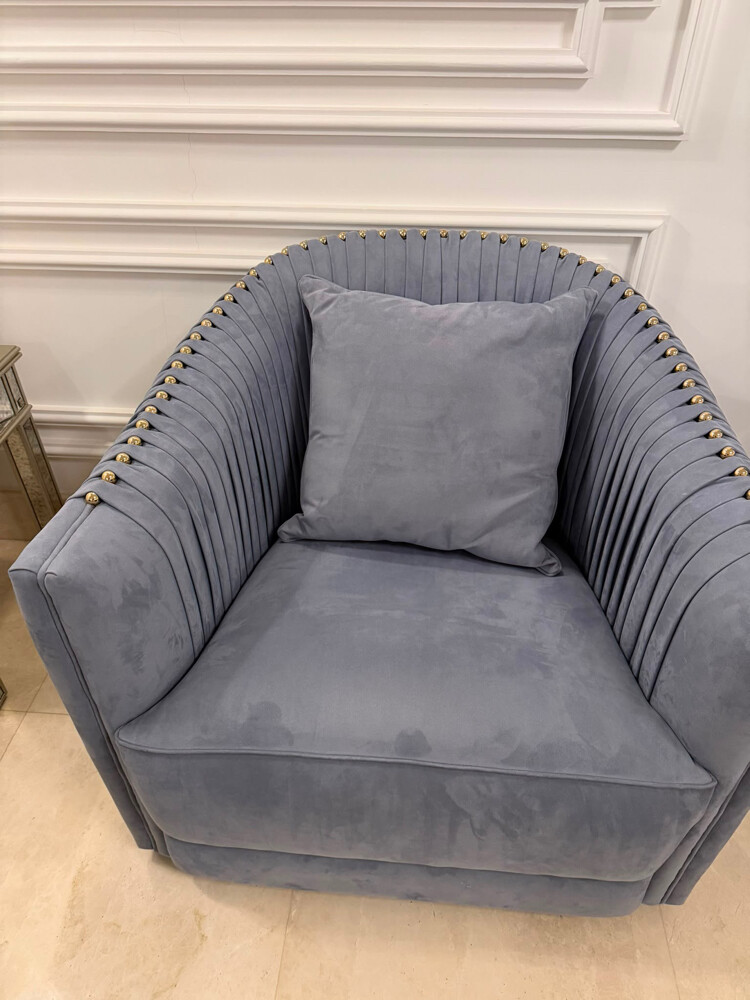 6 chair/sofa for 10 people - 4