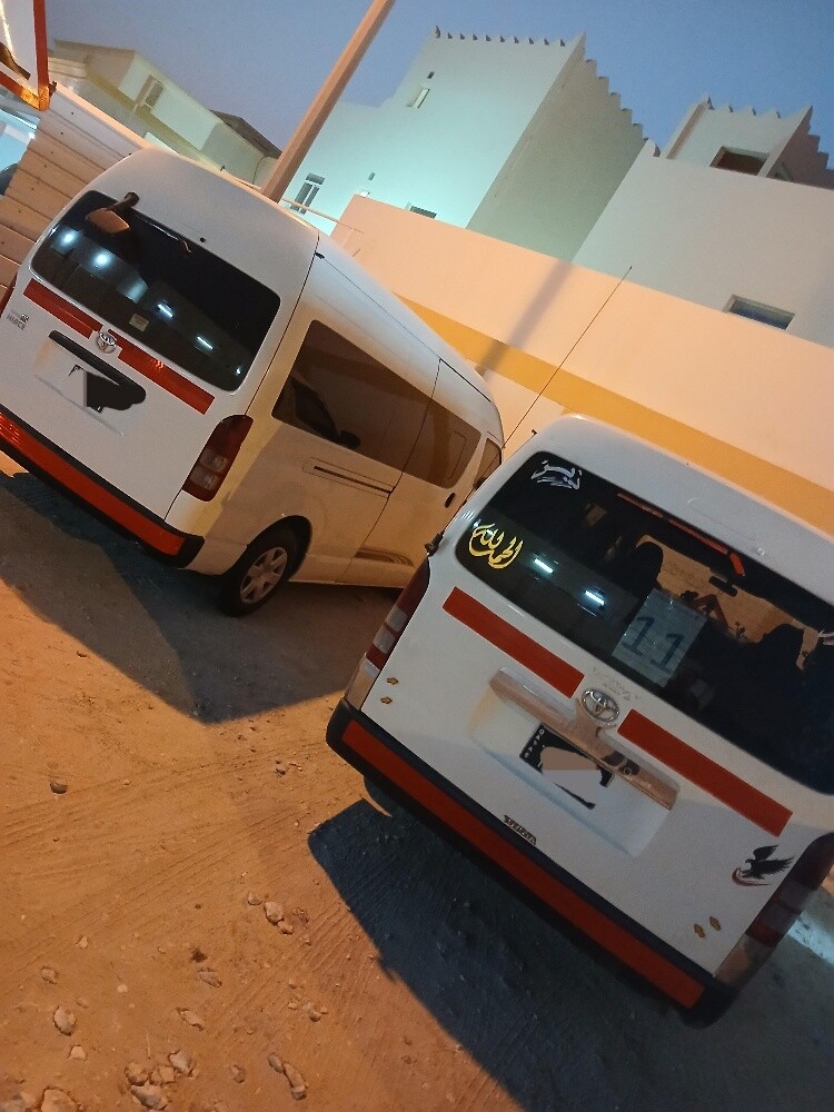 باص تويوتا حديث للايجار مع السائق - 2