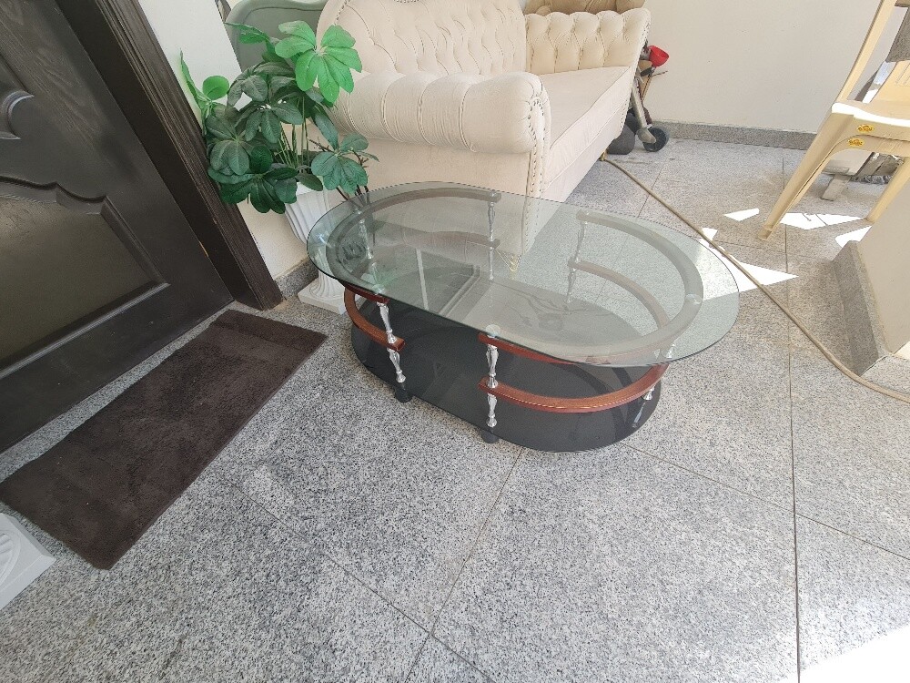 كنبة مع طاولة زجاجية - 2