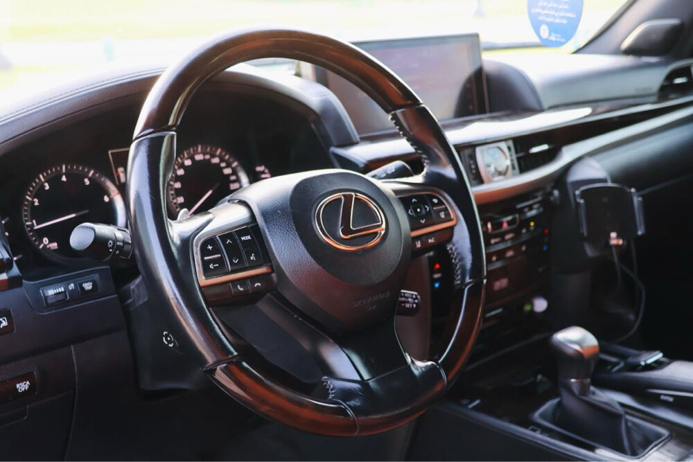 Lexus LX570  2019 S Black Edition  - 14
