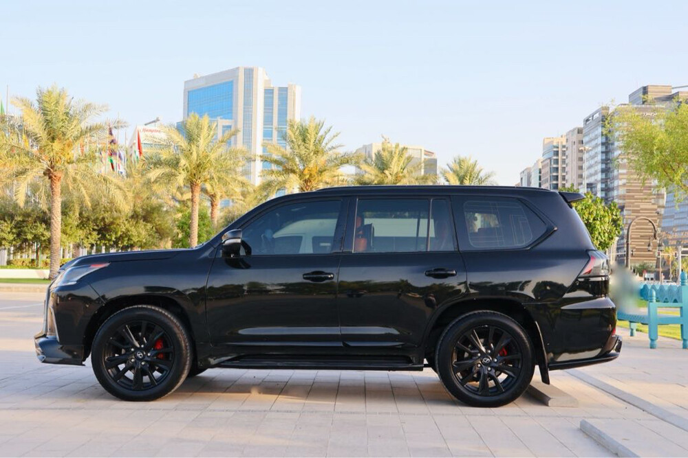 Lexus LX570  2019 S Black Edition  - 6