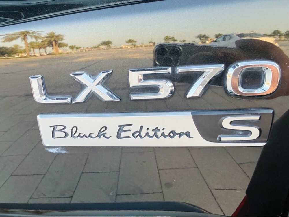 Lexus LX570  2019 S Black Edition  - 16