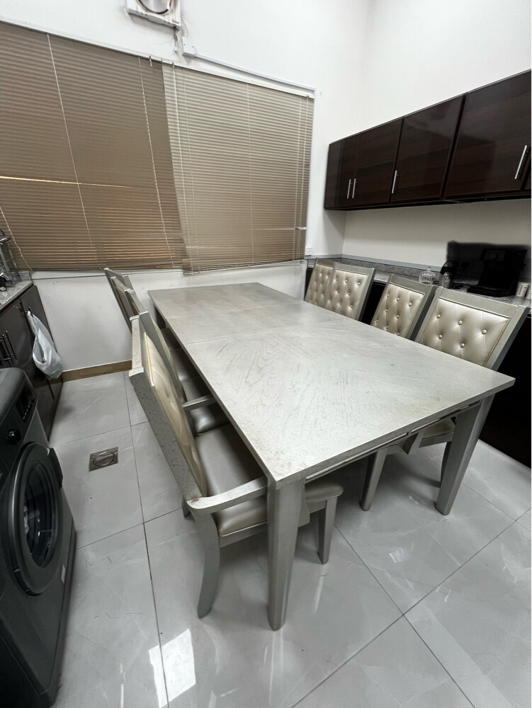 طاولة طعام مع 8 كراسي - 4